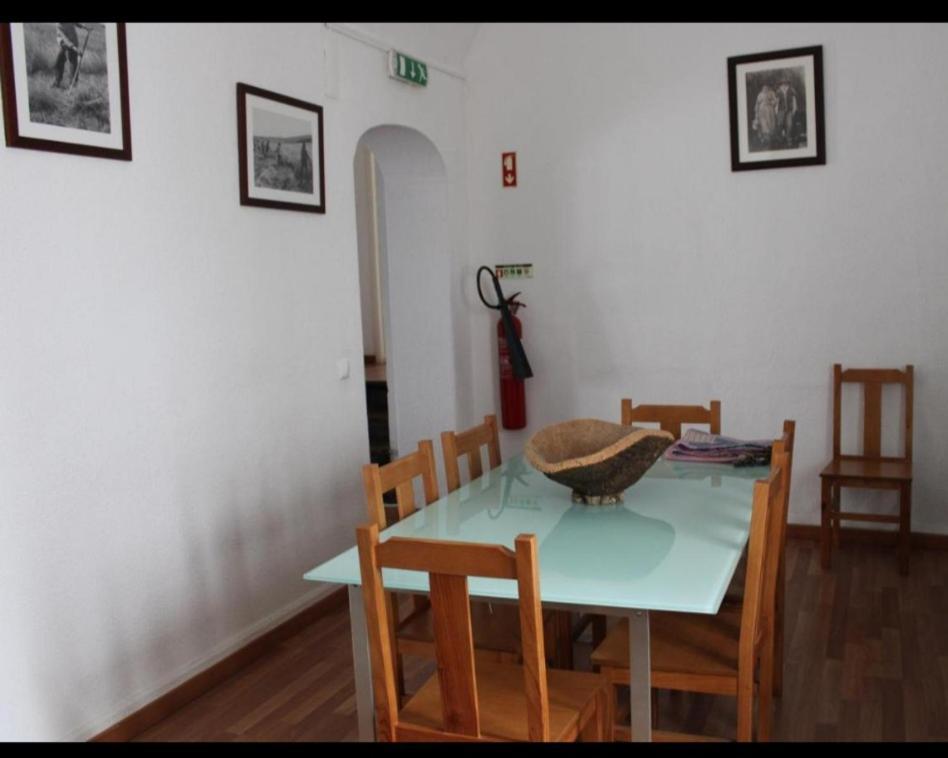 Mont' Sobro Hostel Евора Екстер'єр фото
